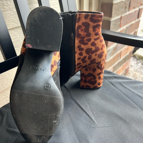 Black Suede Ankle Boots with Leopard Print Block Heel & Gold Zipper – Size 7 - Picture 6 of 6